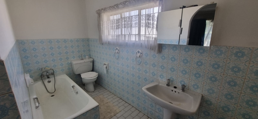5 Bedroom Property for Sale in Kilner Park Gauteng