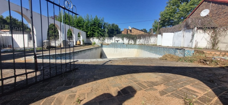 5 Bedroom Property for Sale in Kilner Park Gauteng