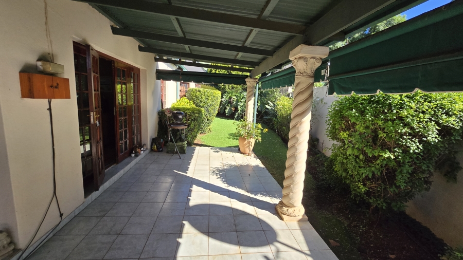 2 Bedroom Property for Sale in Weltevreden Park Gauteng