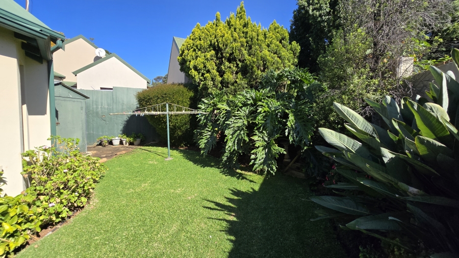 2 Bedroom Property for Sale in Weltevreden Park Gauteng