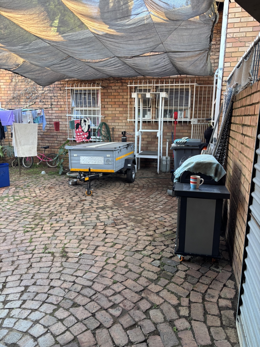 To Let 2 Bedroom Property for Rent in Garsfontein Gauteng