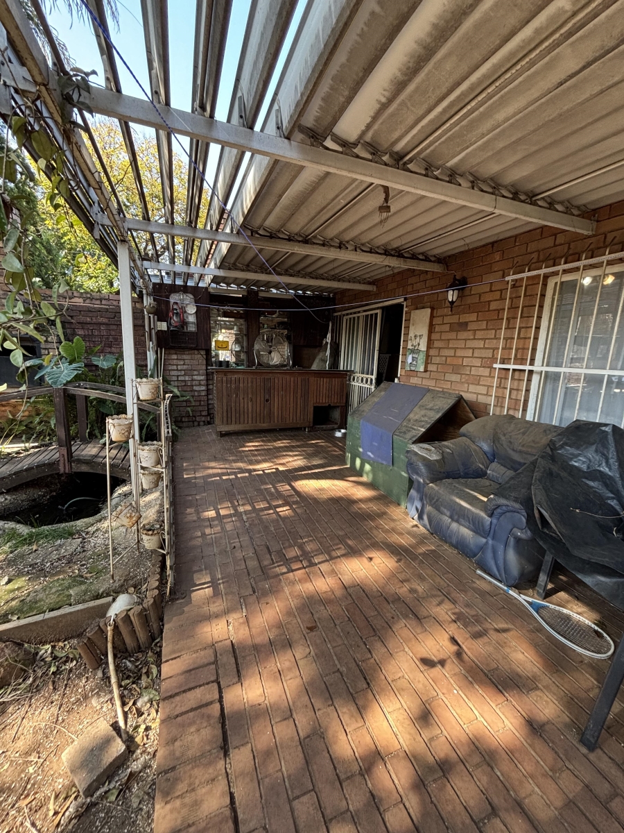 To Let 2 Bedroom Property for Rent in Garsfontein Gauteng