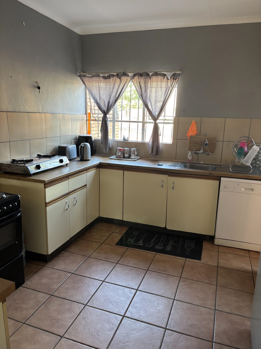 To Let 2 Bedroom Property for Rent in Garsfontein Gauteng