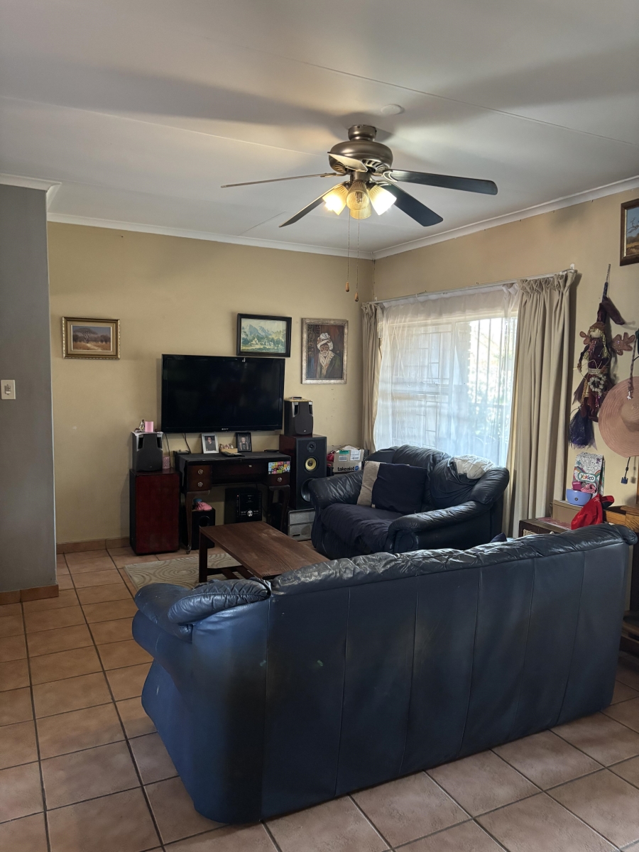 To Let 2 Bedroom Property for Rent in Garsfontein Gauteng