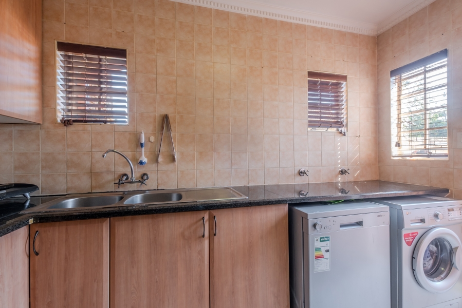 3 Bedroom Property for Sale in The Wilds Gauteng