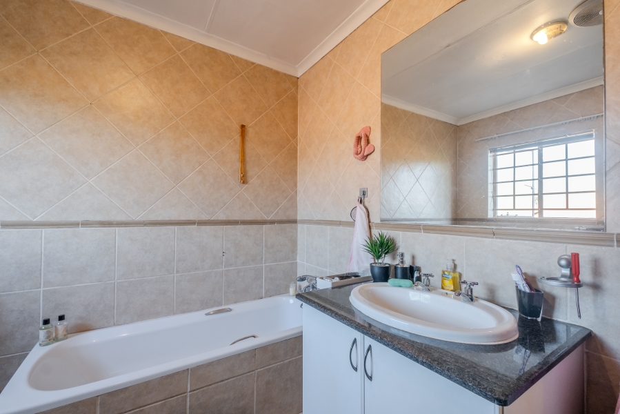 3 Bedroom Property for Sale in The Wilds Gauteng