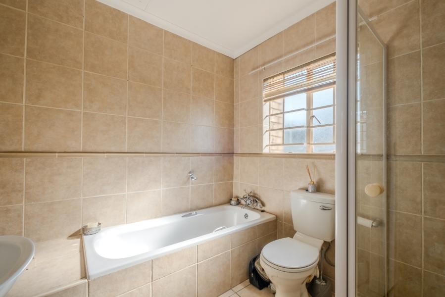 3 Bedroom Property for Sale in The Wilds Gauteng