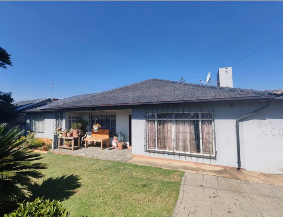 4 Bedroom Property for Sale in Tulisa Park Gauteng