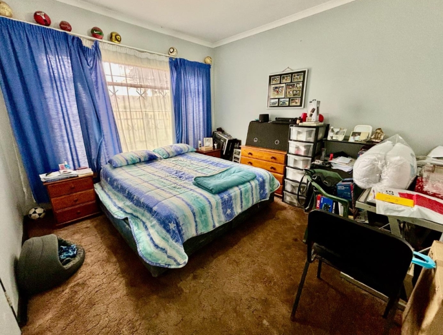 4 Bedroom Property for Sale in Tulisa Park Gauteng
