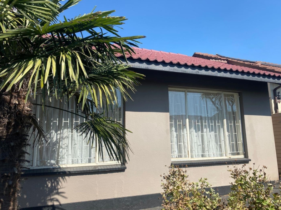 3 Bedroom Property for Sale in Tulisa Park Gauteng