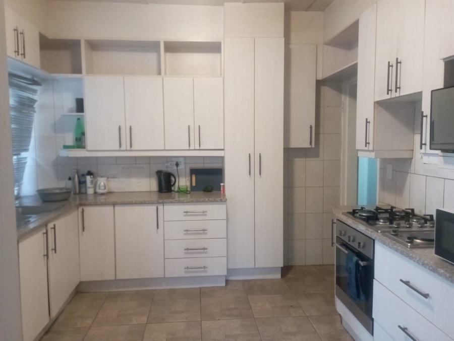 To Let 3 Bedroom Property for Rent in Lambton Gauteng