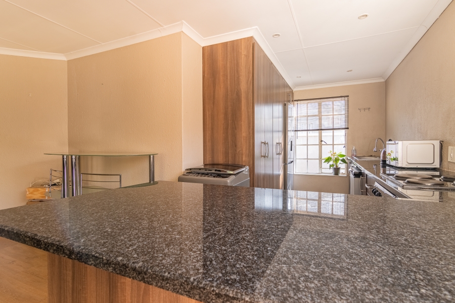 2 Bedroom Property for Sale in Helderkruin Gauteng