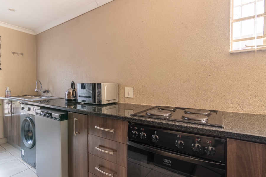 2 Bedroom Property for Sale in Helderkruin Gauteng