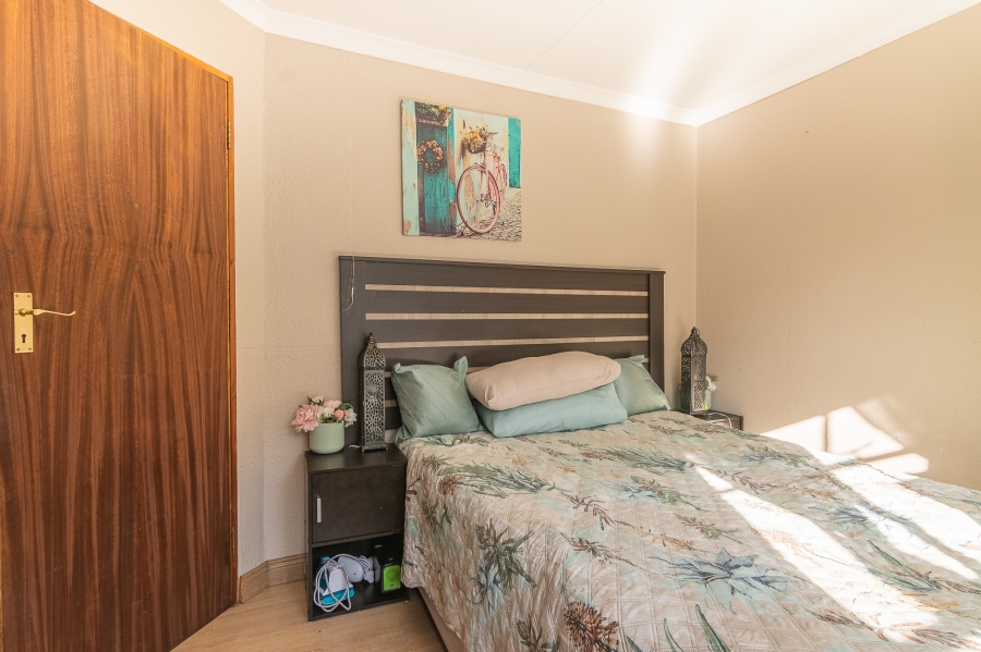 2 Bedroom Property for Sale in Helderkruin Gauteng