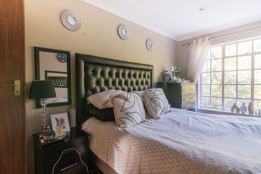 2 Bedroom Property for Sale in Helderkruin Gauteng