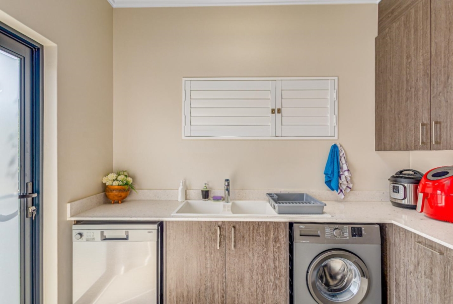 3 Bedroom Property for Sale in Barbeque Downs Gauteng