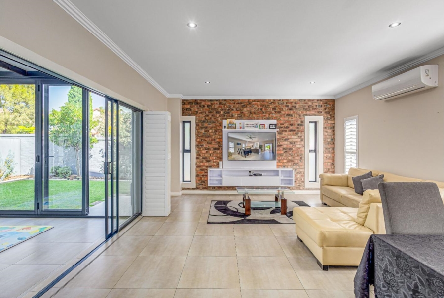 3 Bedroom Property for Sale in Barbeque Downs Gauteng