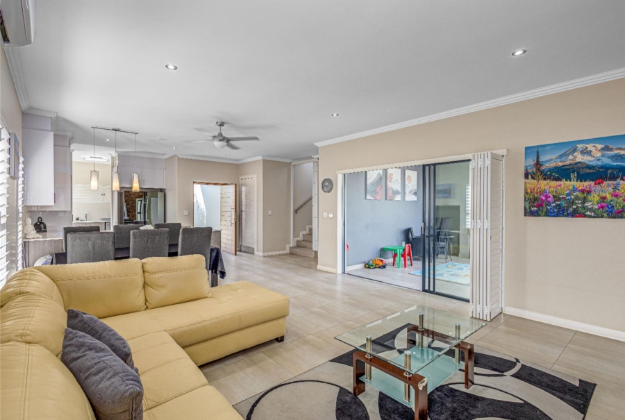 3 Bedroom Property for Sale in Barbeque Downs Gauteng