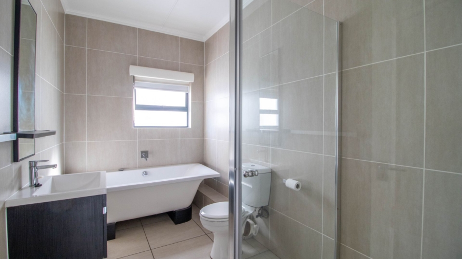 2 Bedroom Property for Sale in Greenstone Hill Gauteng