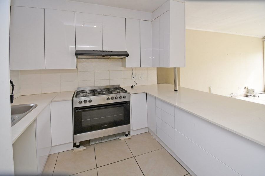 To Let 3 Bedroom Property for Rent in Lonehill Gauteng