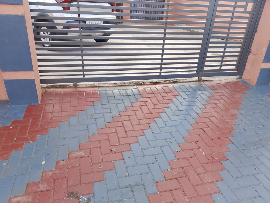 2 Bedroom Property for Sale in Bram Fischerville Gauteng