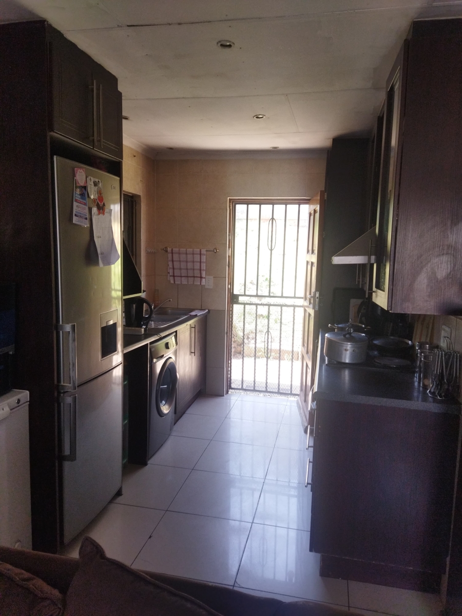 4 Bedroom Property for Sale in Clayville Gauteng