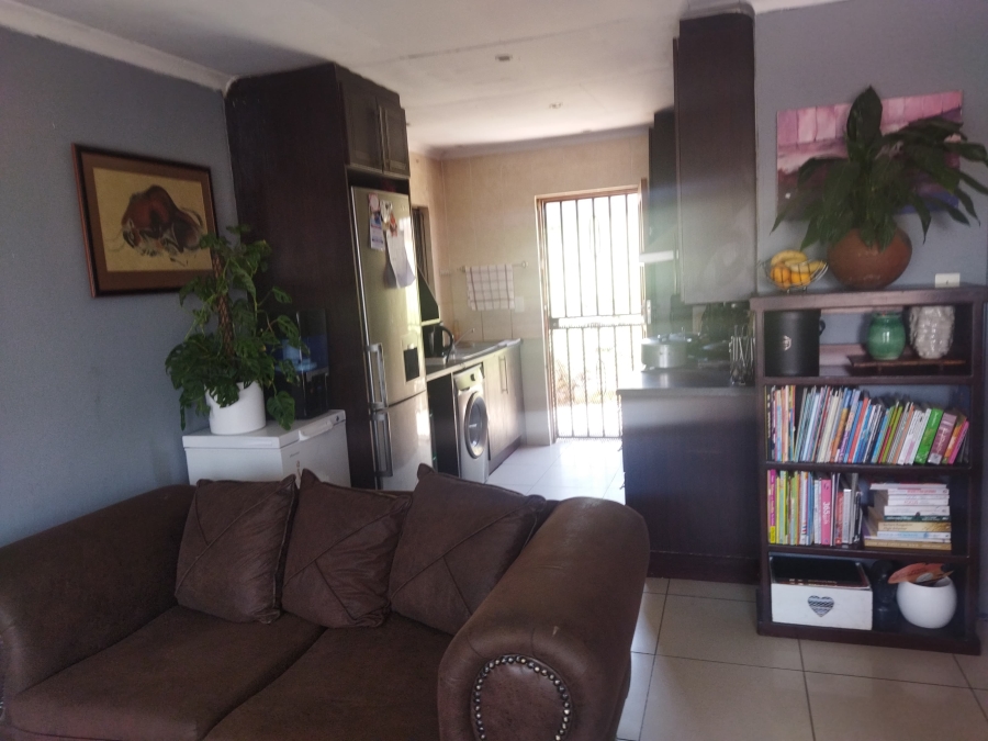 4 Bedroom Property for Sale in Clayville Gauteng