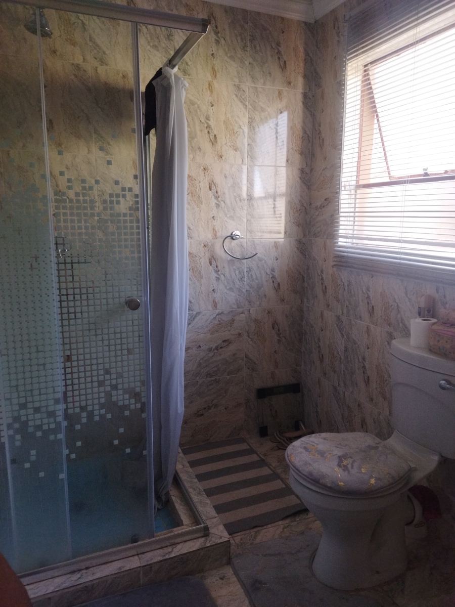 4 Bedroom Property for Sale in Clayville Gauteng