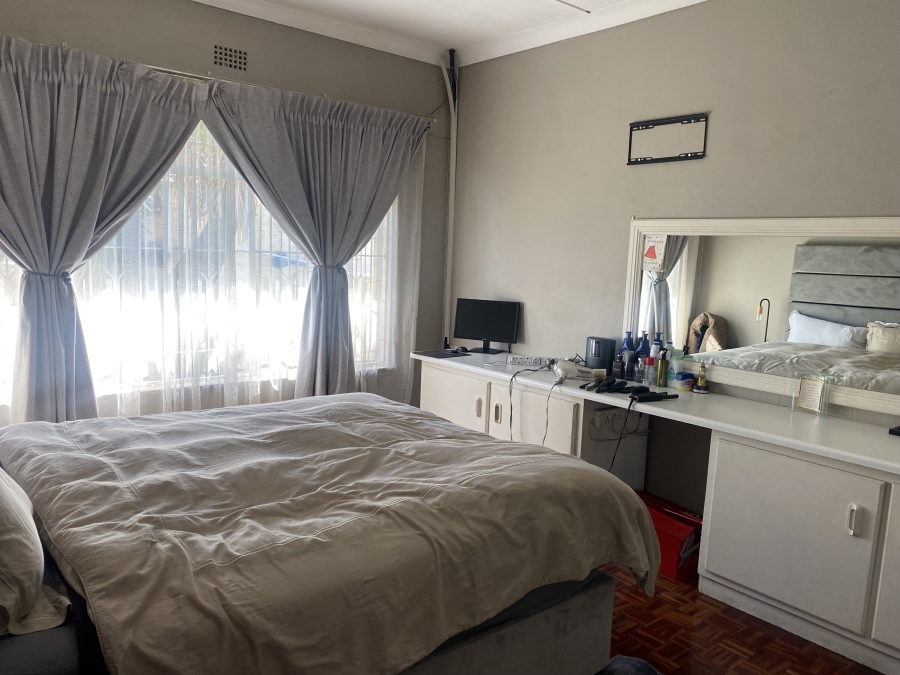5 Bedroom Property for Sale in Robertsham Gauteng