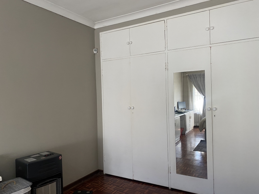 5 Bedroom Property for Sale in Robertsham Gauteng
