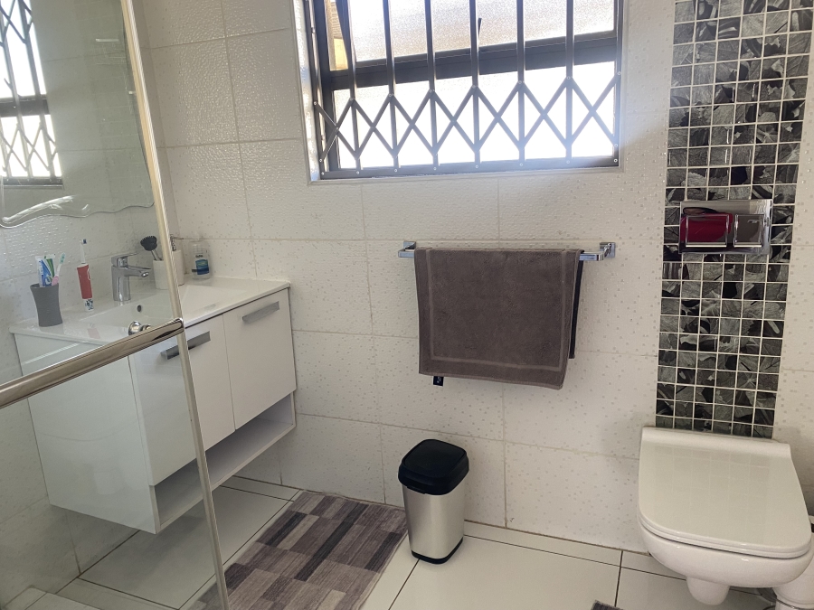 5 Bedroom Property for Sale in Robertsham Gauteng