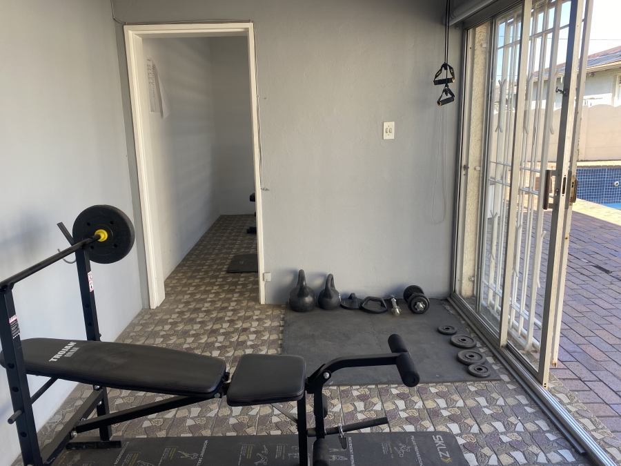 5 Bedroom Property for Sale in Robertsham Gauteng