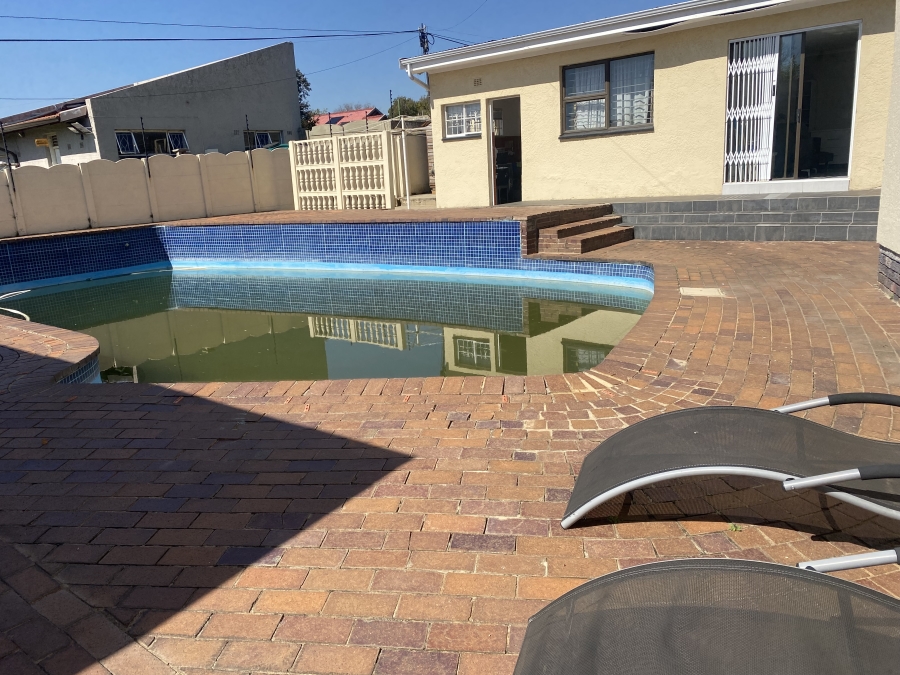 5 Bedroom Property for Sale in Robertsham Gauteng