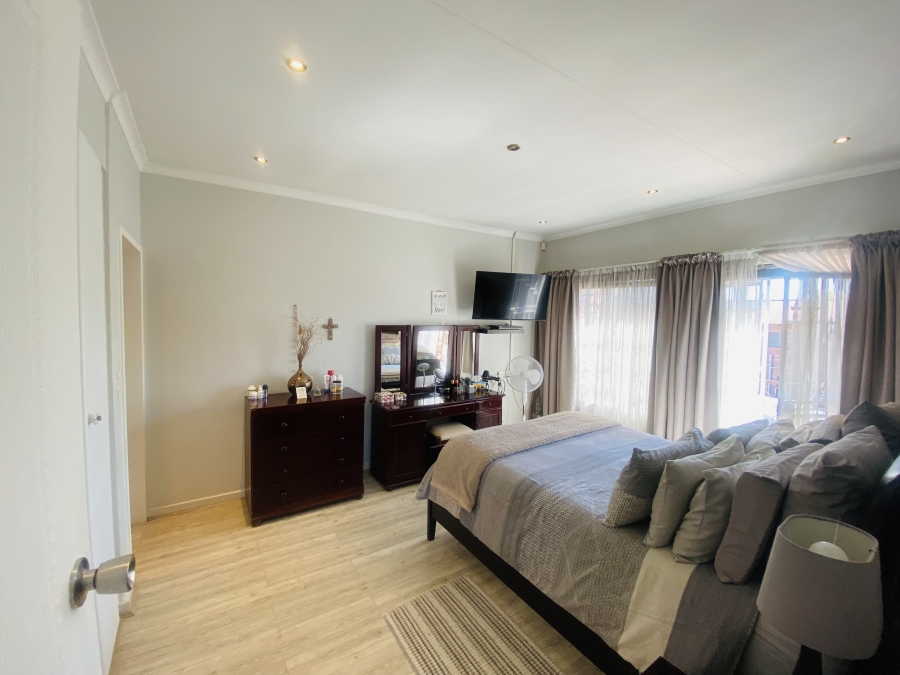 3 Bedroom Property for Sale in New Redruth Gauteng