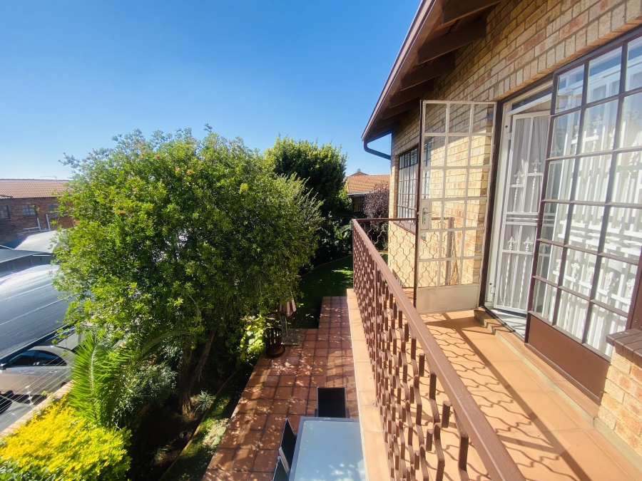 3 Bedroom Property for Sale in New Redruth Gauteng