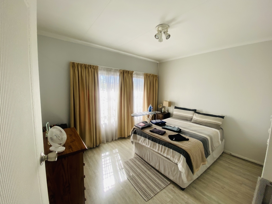 3 Bedroom Property for Sale in New Redruth Gauteng