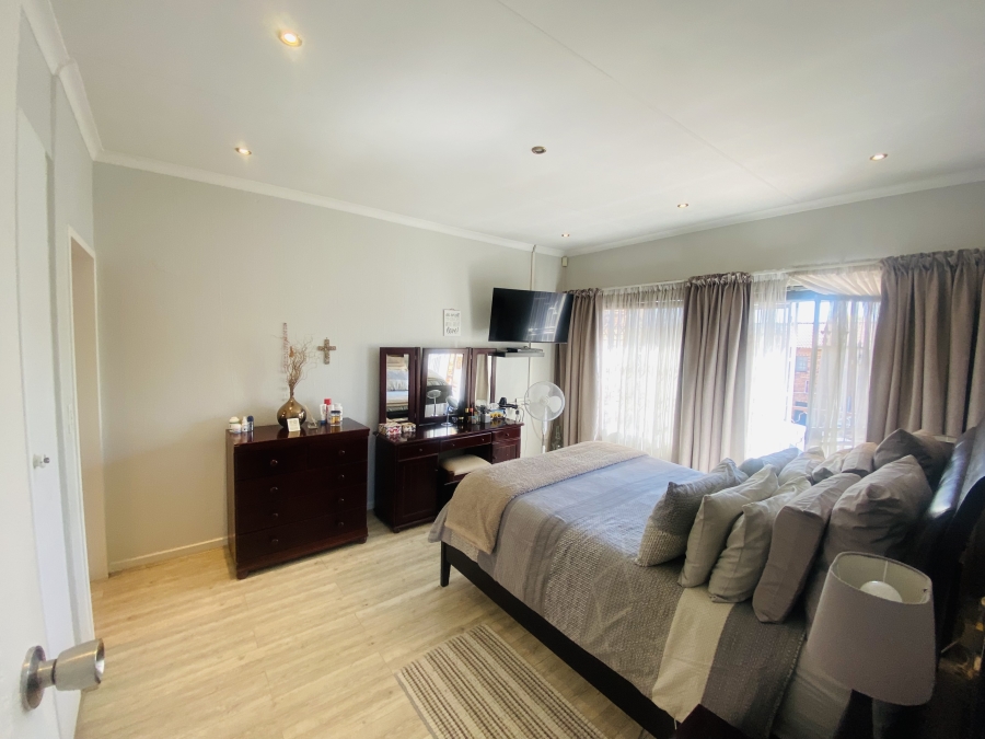 3 Bedroom Property for Sale in New Redruth Gauteng