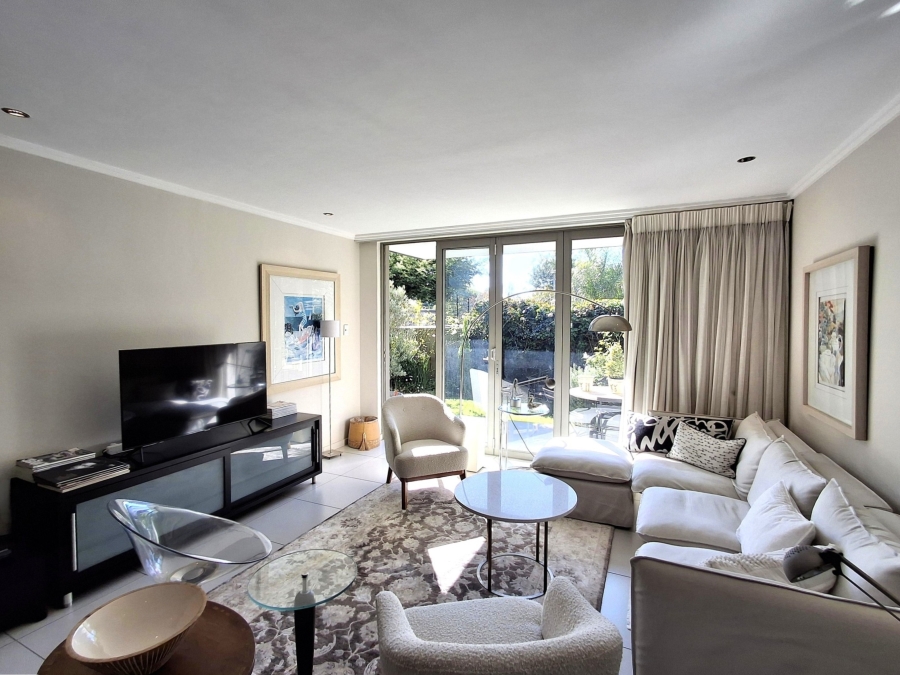 1 Bedroom Property for Sale in Hurlingham Gauteng