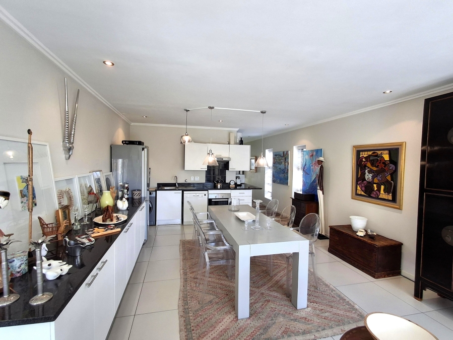 1 Bedroom Property for Sale in Hurlingham Gauteng