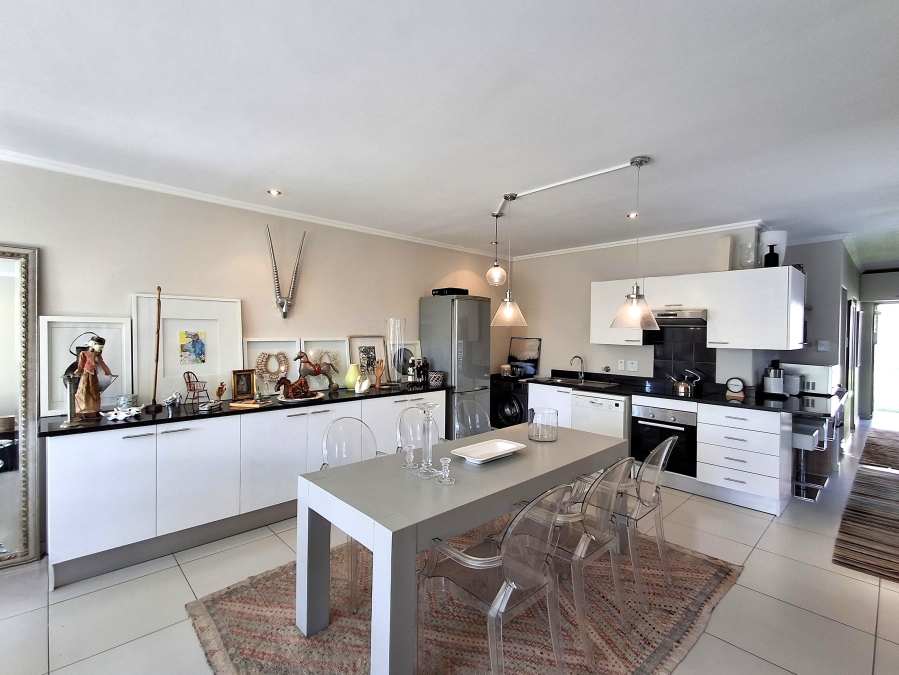 1 Bedroom Property for Sale in Hurlingham Gauteng