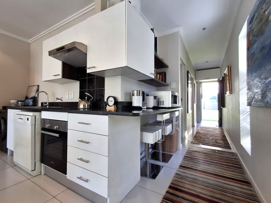 1 Bedroom Property for Sale in Hurlingham Gauteng