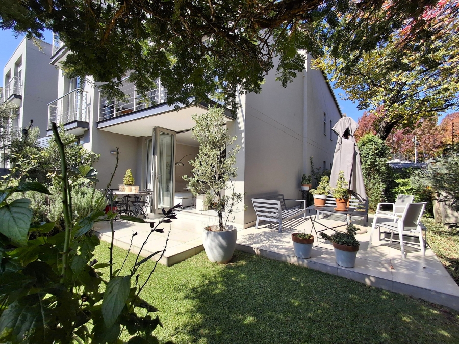 1 Bedroom Property for Sale in Hurlingham Gauteng