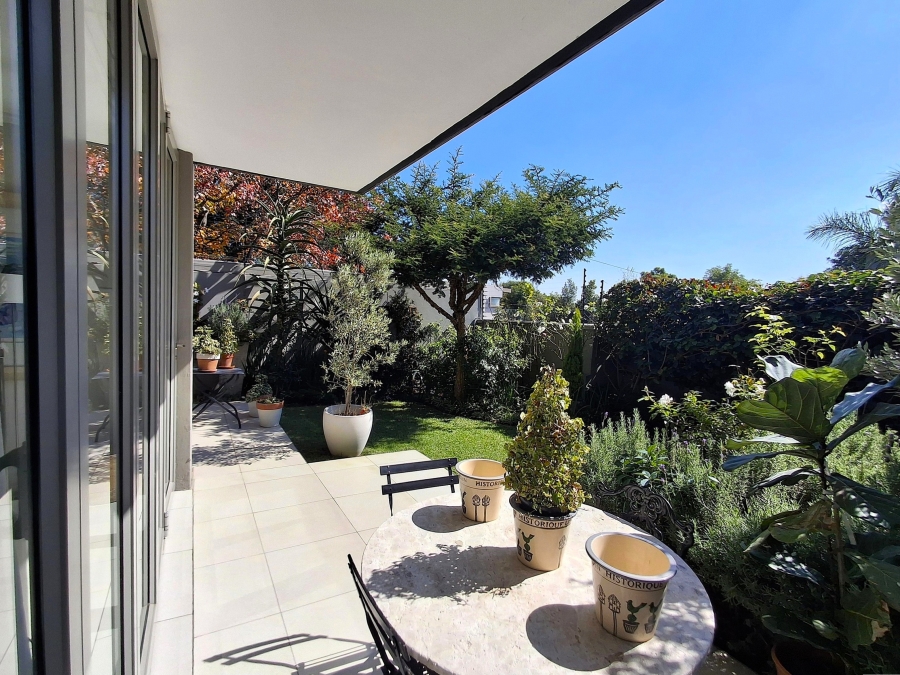 1 Bedroom Property for Sale in Hurlingham Gauteng