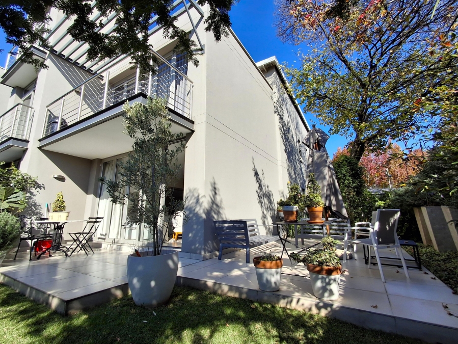 1 Bedroom Property for Sale in Hurlingham Gauteng