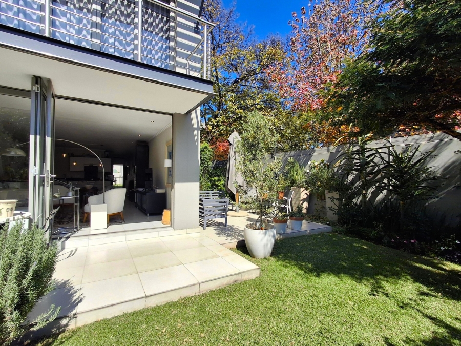1 Bedroom Property for Sale in Hurlingham Gauteng