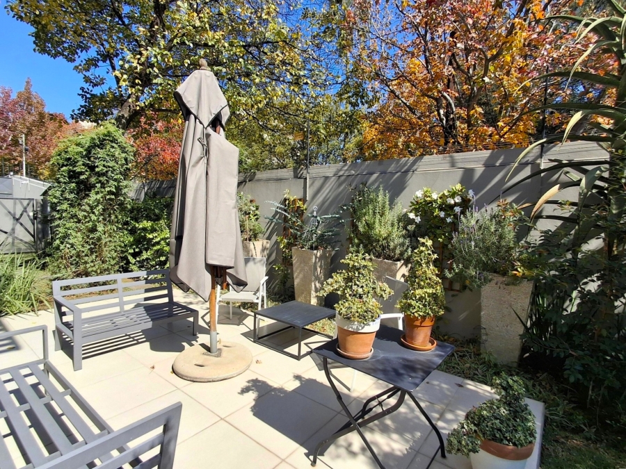 1 Bedroom Property for Sale in Hurlingham Gauteng