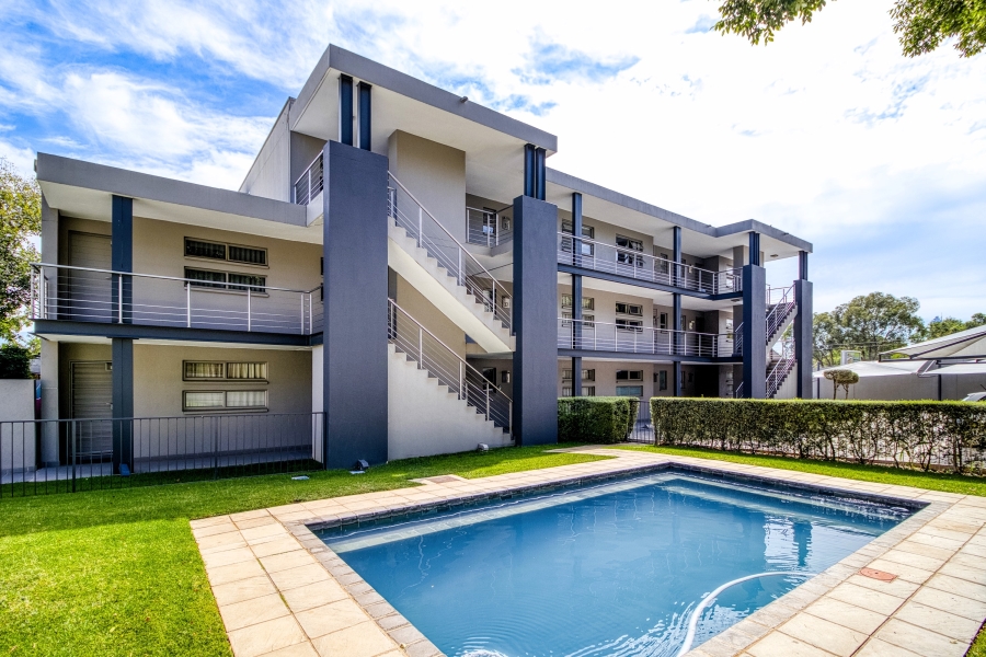 1 Bedroom Property for Sale in Hurlingham Gauteng