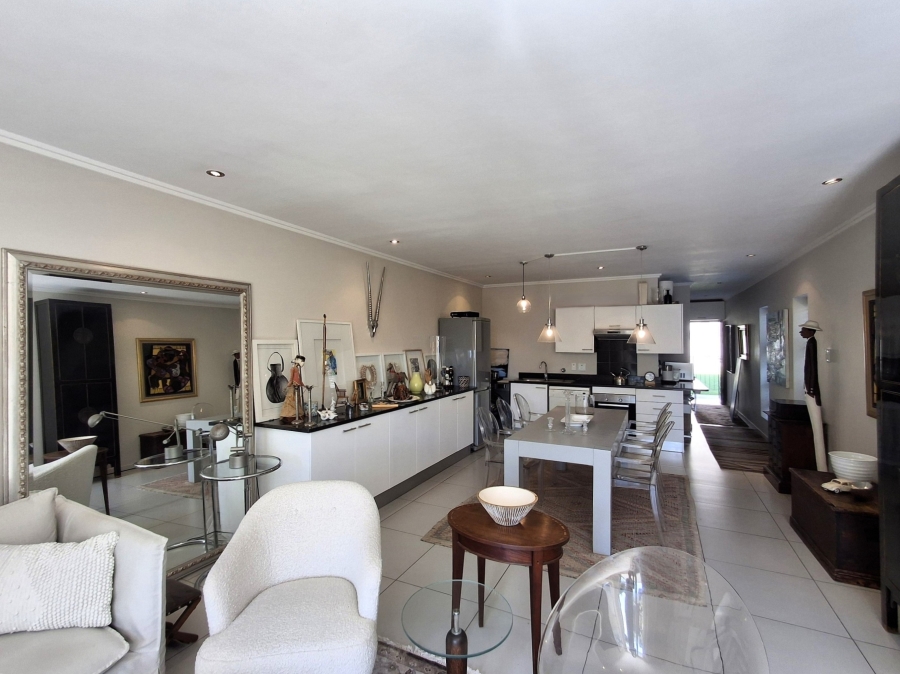 1 Bedroom Property for Sale in Hurlingham Gauteng