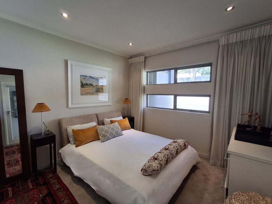 1 Bedroom Property for Sale in Hurlingham Gauteng