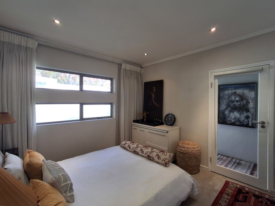1 Bedroom Property for Sale in Hurlingham Gauteng